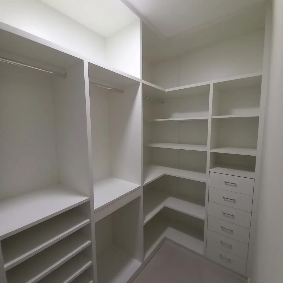 Guarda-Roupa com Portas de Correr